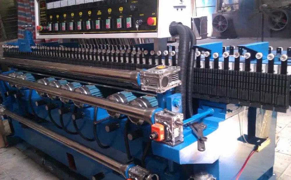 RV050蜗轮减速机应用于玻璃机械设备